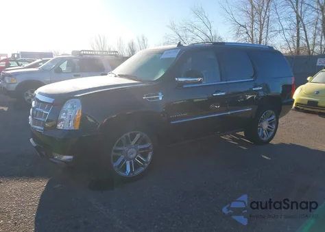 2011 Cadillac Escalade Platinum Edition z USA, uszkodzony, nr VIN 1GYS4DEF2BR259938